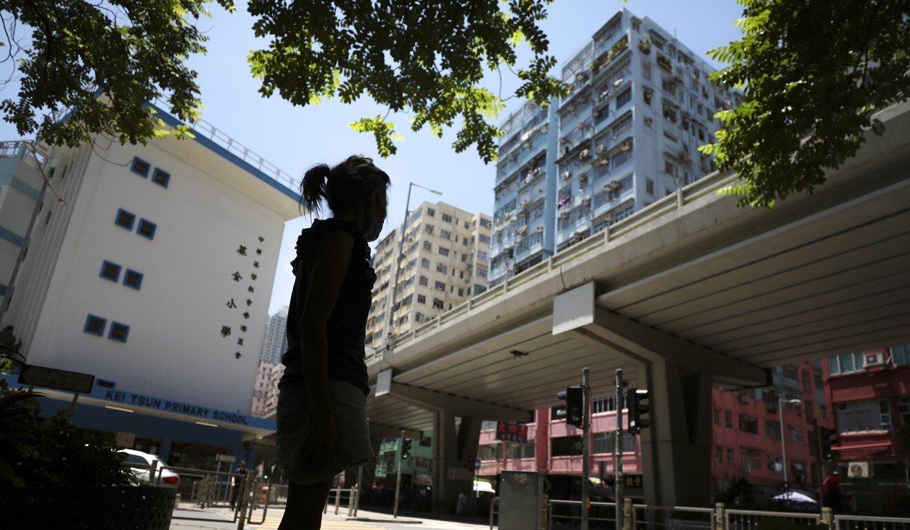 Tìm một không gian an toàn để ngủ là một thách thức đối với những phụ nữ vô gia cư ở Hong Kong. Ảnh: Xiaomei Chen