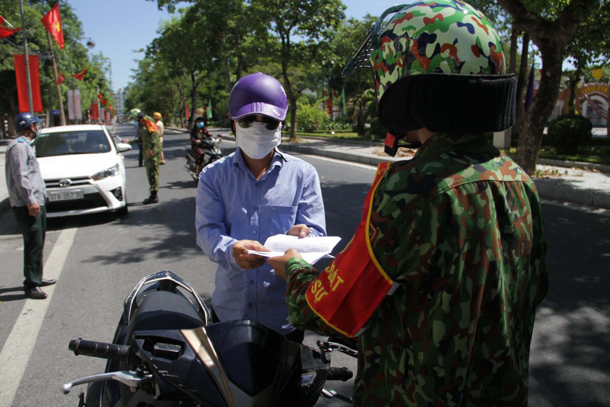 Lãnh đạo tỉnh Nghệ An yêu cầu tăng cường các chốt kiểm soát, xử lý nghiêm các trường hợp vi phạm.