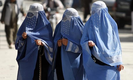 Những người phụ nữ Afghanistan đang sống trong sợ hãi. Họ lo sợ Taliban sẽ thực thi cách giải thích Luật Sharia.