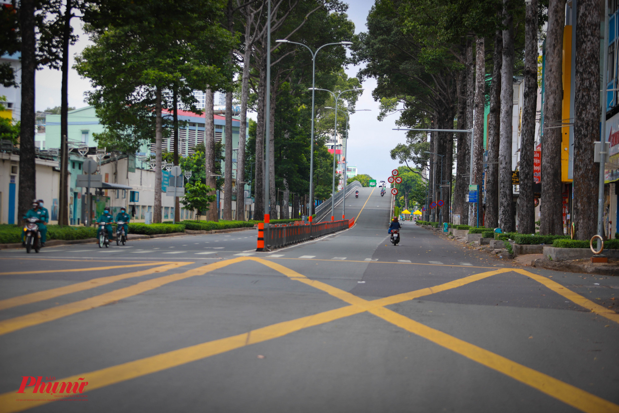Đường phố TPHCM ngày 23/8/2021 giảm 85% lưu lượng xe lưu thông so với ngày 22/8. Ảnh: Tam Nguyên
