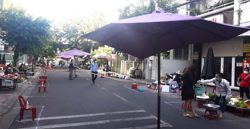 Không gian tại chợ ra phố của phường Phương Sài