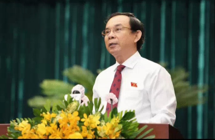 Bí thư Thành ủy TPHCM Nguyễn Văn Nên tại kỳ họp sáng 24/8