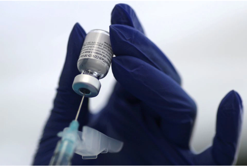 Những thử nghiệm lâm sàng đối với vắc-xin COVID-19 ở trẻ em từ 11 tuổi trở xuống đang được tiến hành. Ảnh AFP