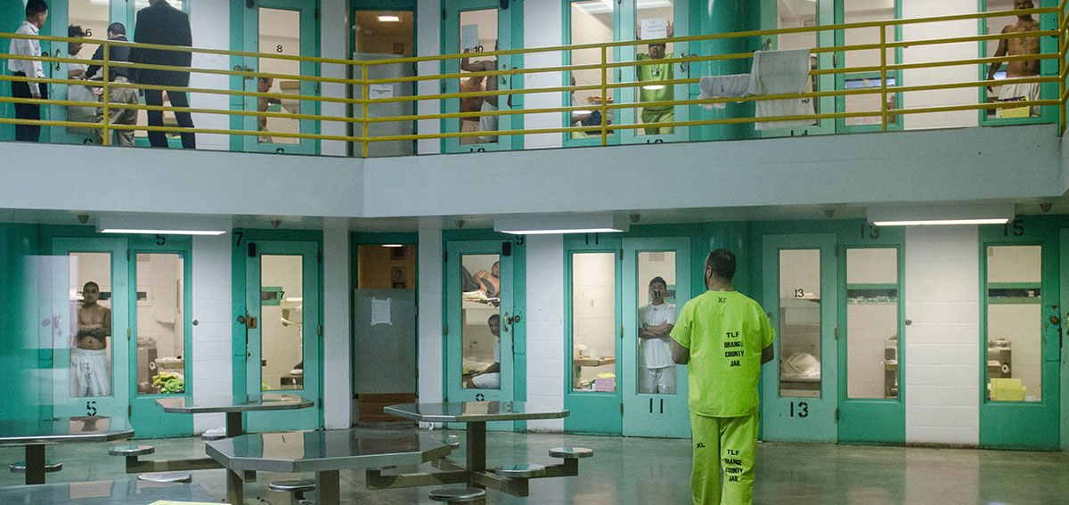 Môi trường bên trong các nhà tù là rất dễ lây nhiễm virus - Ảnh: Jeff Gritchen / Orange County Register/ZUMA Wire