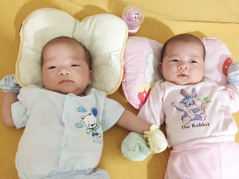Hai thiên thần nhỏ của gia đình anh Lê Hồng Sơn và chị Phạm Thị Ngoan sau 4 năm chạy chữa hiếm muộn