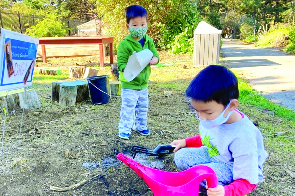 Trẻ em được chơi và học ngoài trời tại một khu vườn ở San Francisco - Ảnh:  ANNETTE HUDDLE