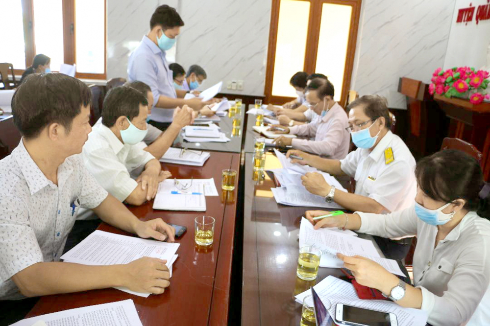 Lãnh đạo Sở Lao động, Thương binh và Xã hội tỉnh Thừa Thiên - Huế kiểm tra việc triển khai Nghị quyết 68 của Chính phủ tại H.Quảng Điền - ẢNH: THUẬN HÓA