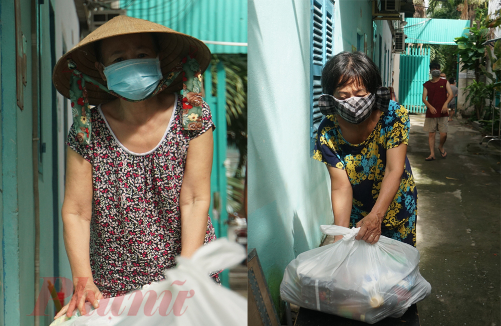 Nhiều người chị, người mẹ xúc động không nói nên lời. Thiếu tá Duy cho biết: Từ ngày 23/8, 15 đồng chí hạ sĩ quan, 3 cán bộ quân nhân chuyên nghiệp, chia thành 2 tổ theo sự phân công của cấp trên, kết hợp điều động cùng phường 1, quận 8 để tuyên truyền vận động nhân dân chấp hành tốt Chỉ thị 16; kết hợp phường đi chợ giúp dân; nhận phân chia lương thực thực phẩm, nhu yếu phẩm, phát quà cho người dân; kết hợp dân quân, công an phường tuần tra, chốt gác 24/24 ở các khu vực tại địa bàn nhằm giúp người dân thực hiện tốt việc phòng, chống dịch bệnh