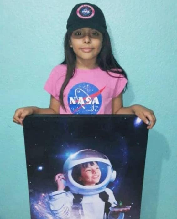 Ước mơ lớn nhất của Adraha là sẽ trở thành phi hành gia để được bay vào vũ trụ - Ảnh: Instagram nhân vật