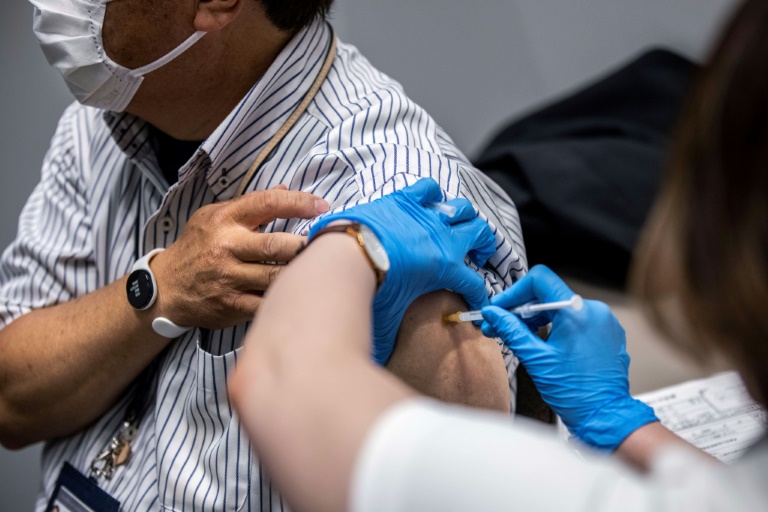 Nhật Bản đã đình chỉ việc sử dụng một số lô vắc-xin Covid-19 của Moderna vì phát hiện nhiễm bẩn