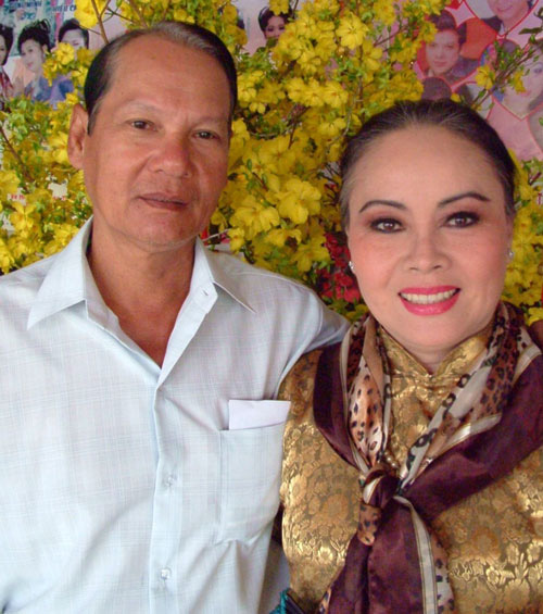 NSƯT Thanh Nguyệt và chồng – nghệ sĩ Quốc Nhĩ (nguồn ảnh: cailuongvietnam)