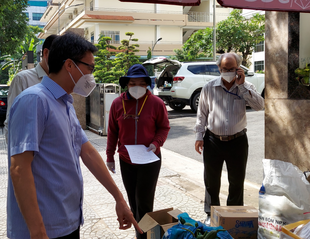 Phó Thủ tướng Vũ Đức Đam đến thăm và khảo sát hoạt động của Trung tâm An sinh TPHCM.