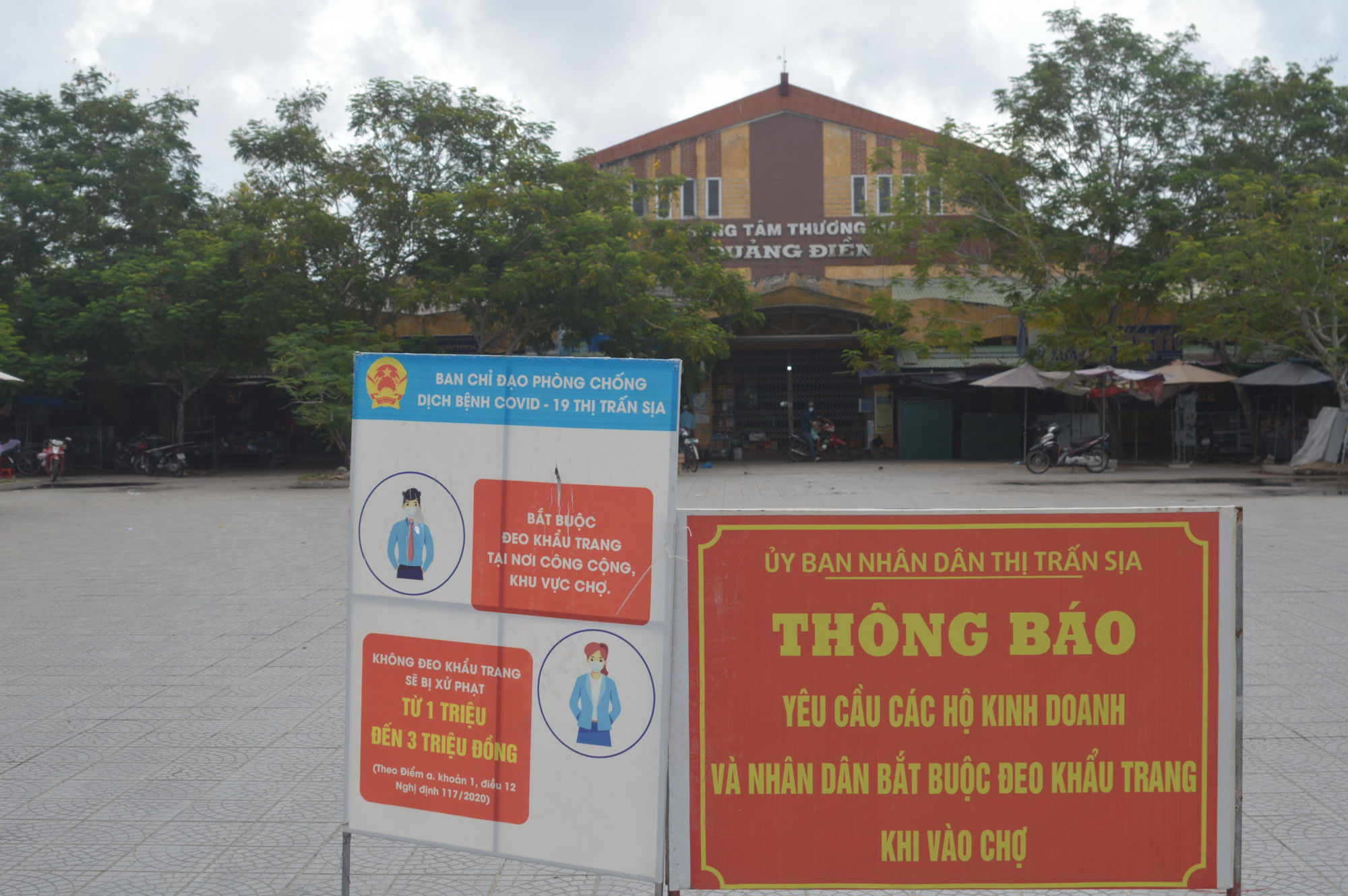 Tạm dừng hoạt động Trung tâm thương mại huyện Quảng Điền do có ca nghi nhiễm COVID-19 tại quầy hàng cá