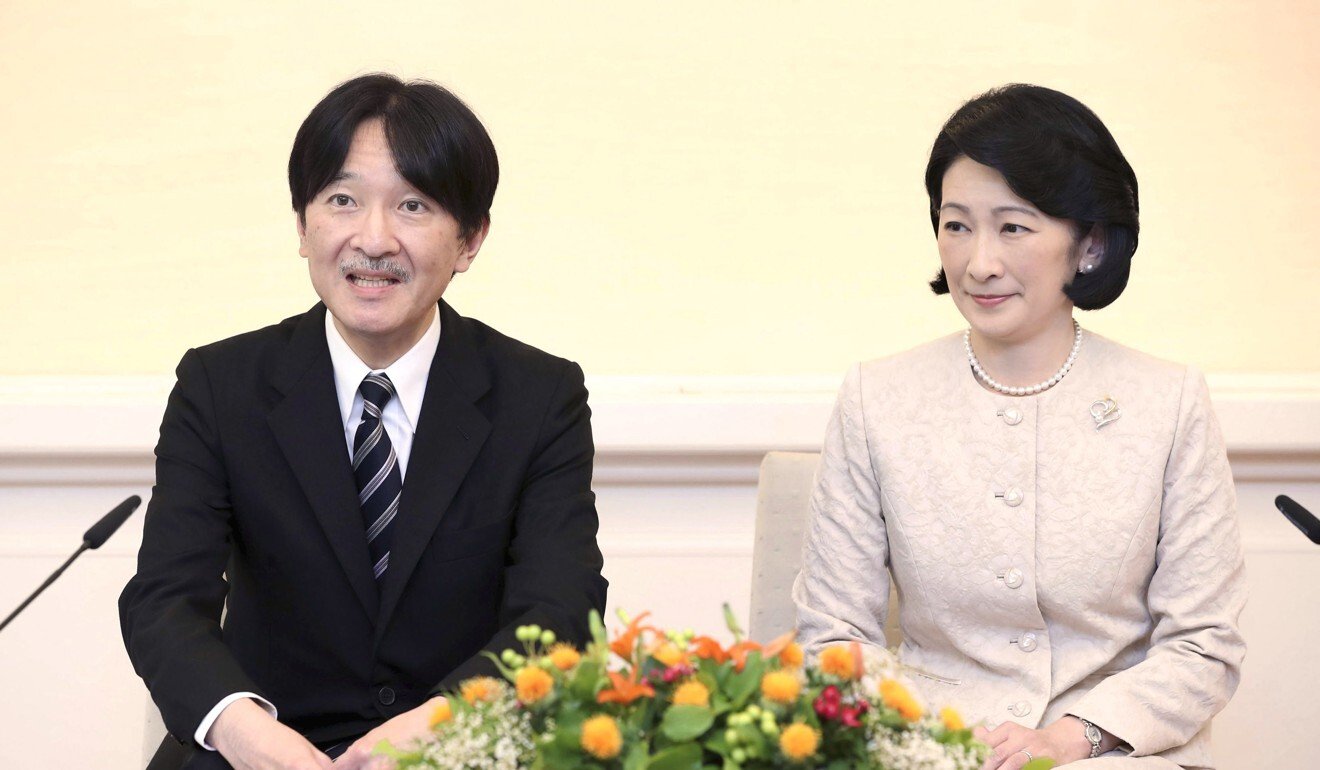 Thái tử Fumihito, em trai của Nhật hoàng, cho biết ông chấp thuận cuộc hôn nhân của con gái mình với Komuro
