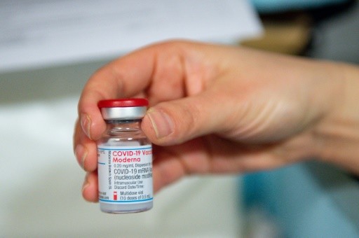 Moderna cho biết một lô vắc xin được gửi đến Nhật Bản đã bị nhiễm bẩn bởi các hạt thép không gỉ.