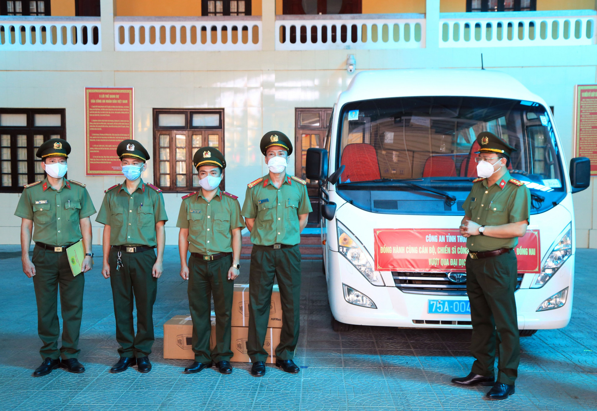 Đại tá Nguyễn Thanh Tuấn - Giám đốc Công an tỉnh Thừa Thiên – Huế nhắn nhủ các thành viên trong đoàn hoàn thành tốt nhiệm vụ
