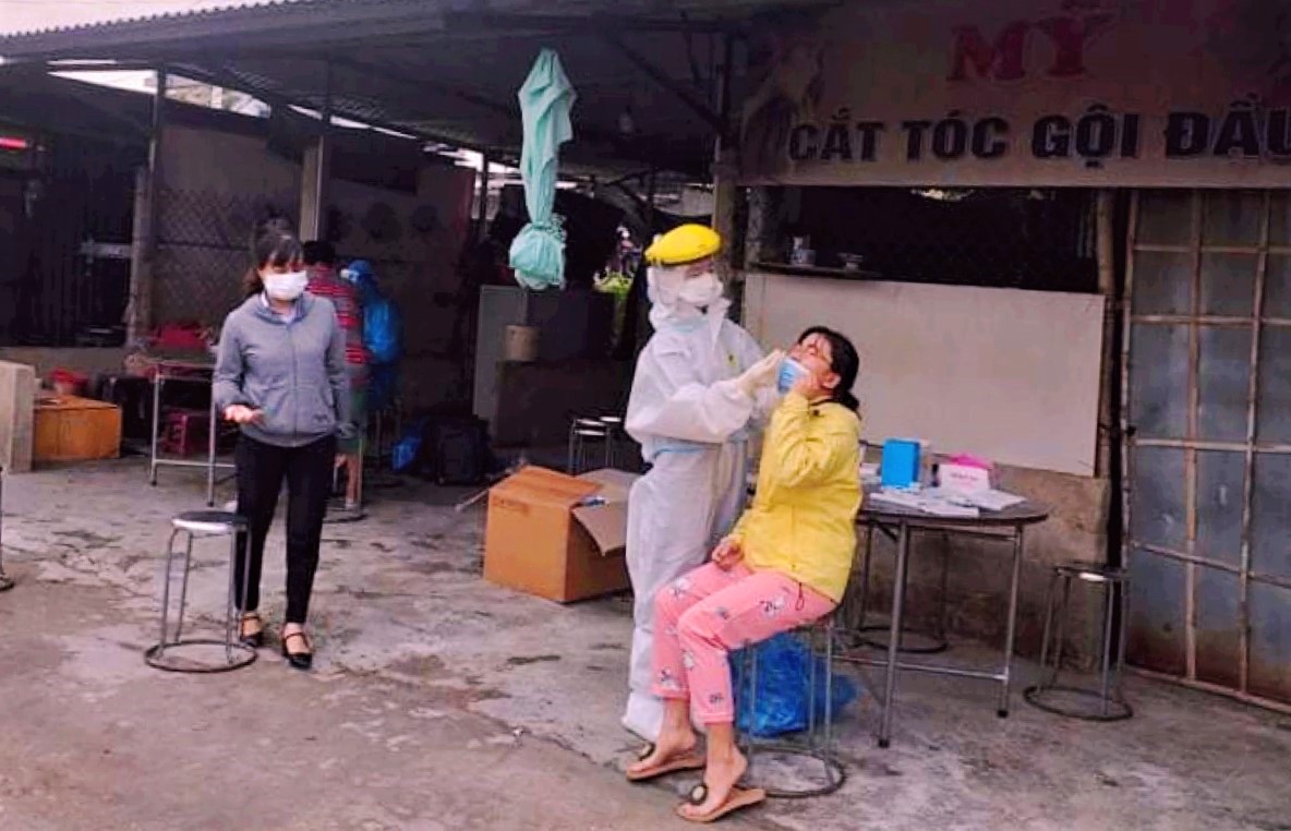 Xét nghiệm các tiẻu thương ở chợ Thanh Phước phường Hương Phong TP. Huế