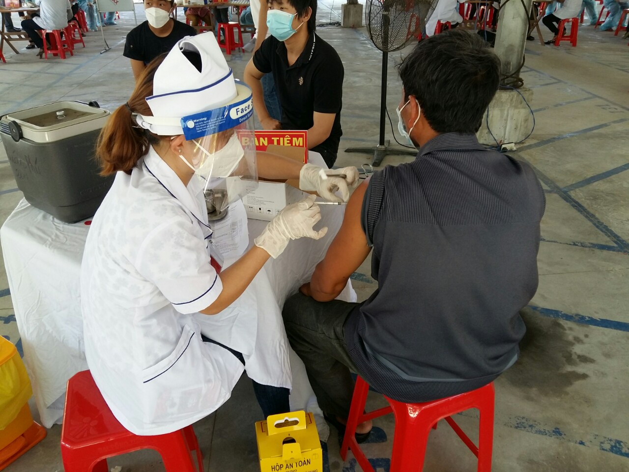 Ngành y tế Phú Yên triển khai tiêm phòng COVID-19