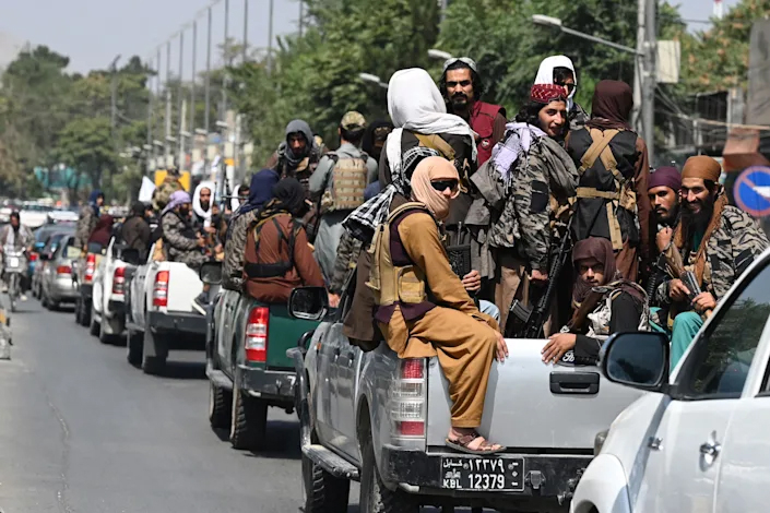 Chiến binh Taliban tuần tra trên đường phố thủ đô Kabul hôm 2/9/2021 - Ảnh: AFP/Getty Images