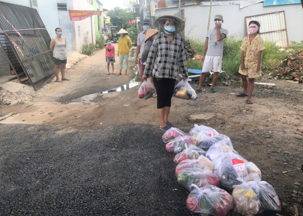 176 túi an sinh đã đến với người dân khó khăn huyện Hóc Môn vào ngày 4/9.