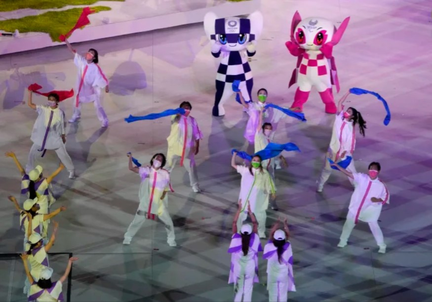 Các vũ công biểu diễn trong lễ bế mạc Thế vận hội Paralympic 2020 tại Sân vận động Quốc gia ở Tokyo, ngày 5/9/2021. (Ảnh: AP)