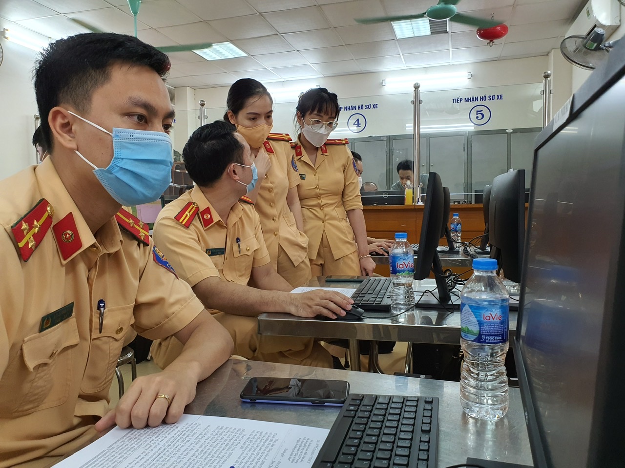 Hiện Phòng CSGT Công an Thành phố Hà Nội đang gấp rút hoàn thiện việc cấp giấy đi đường.