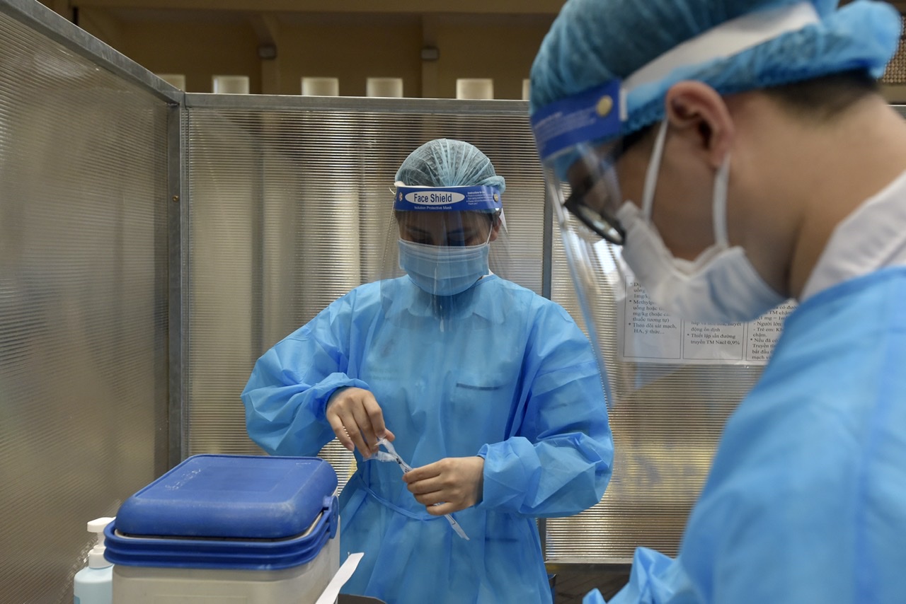 Vắc-xin “made in Vietnam” đã hoàn thành thử nghiệm lâm sàng pha 3 nhưng vẫn còn một số vấn đề phải xem xét.