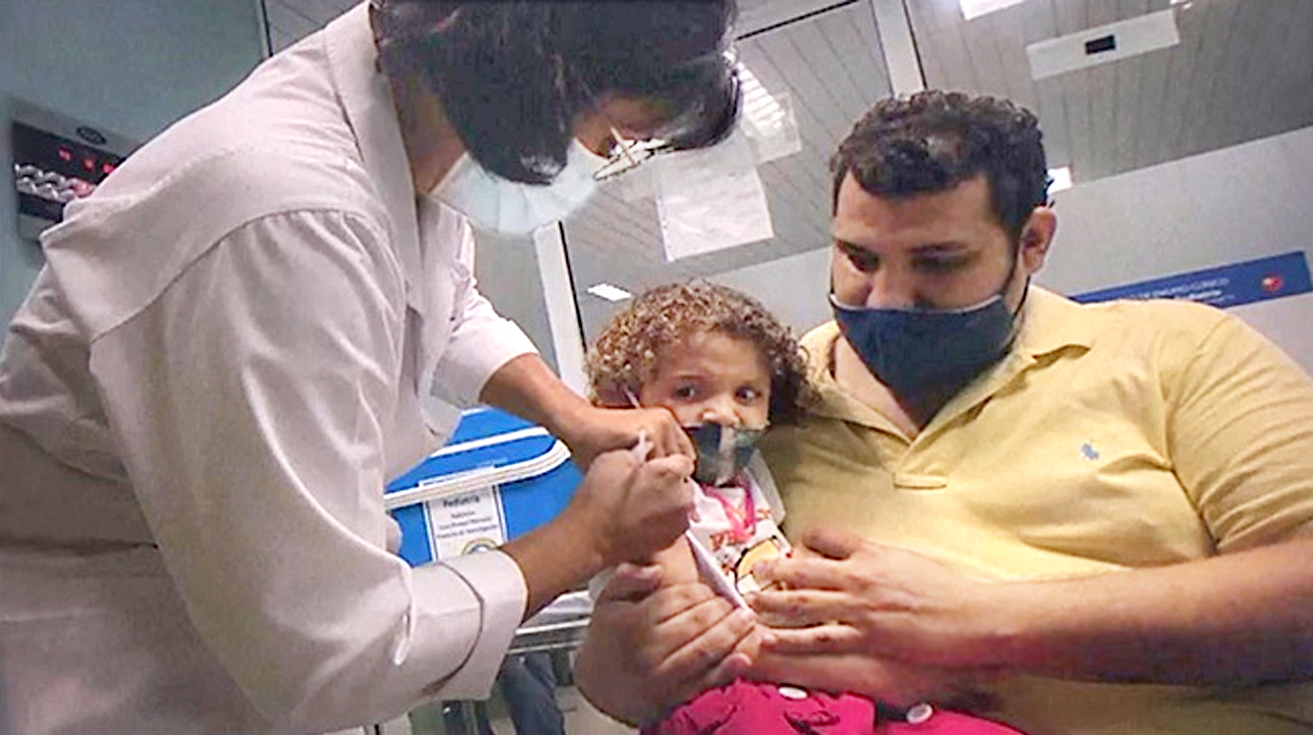 Một bé gái người Cuba được tiêm vắc-xin Sovereign 02 vào ngày 6/9