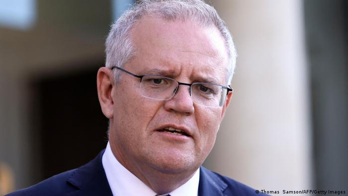 Ông Morrison và gia đình đã đi từ Canberra đến Sydney nhân Ngày của Cha - Ảnh: AFP