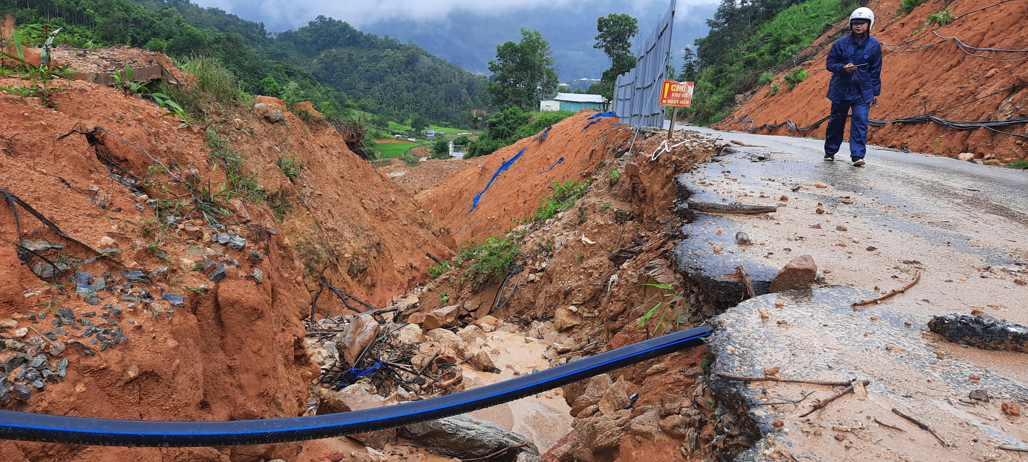 Hiện tại, rất nhiều nơi trên tuyến đường dài gần 80km (Phước Công- Phước Lộc; Phước Kim- Phước Thành- Phước Lộc) bị sạt lở nặng.