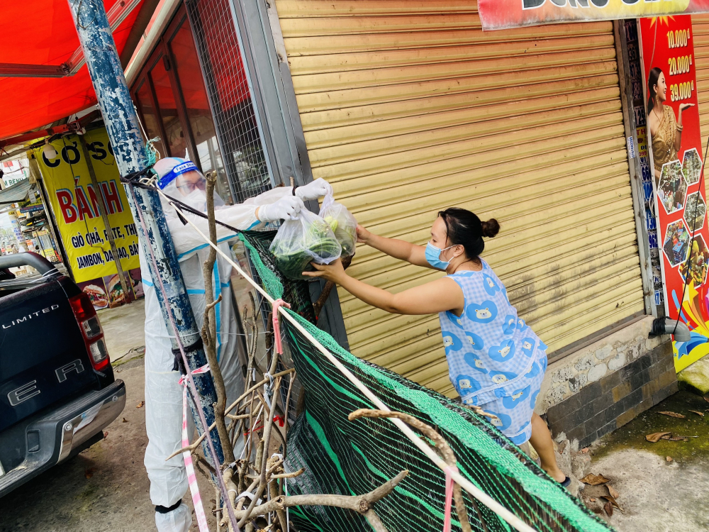 Các nhóm thiện nguyện là cánh tay nối dài của Trung tâm An sinh TPHCM giúp đưa các túi quà an sinh kịp thời đến tay người dân cần hỗ trợ khẩn cấp.