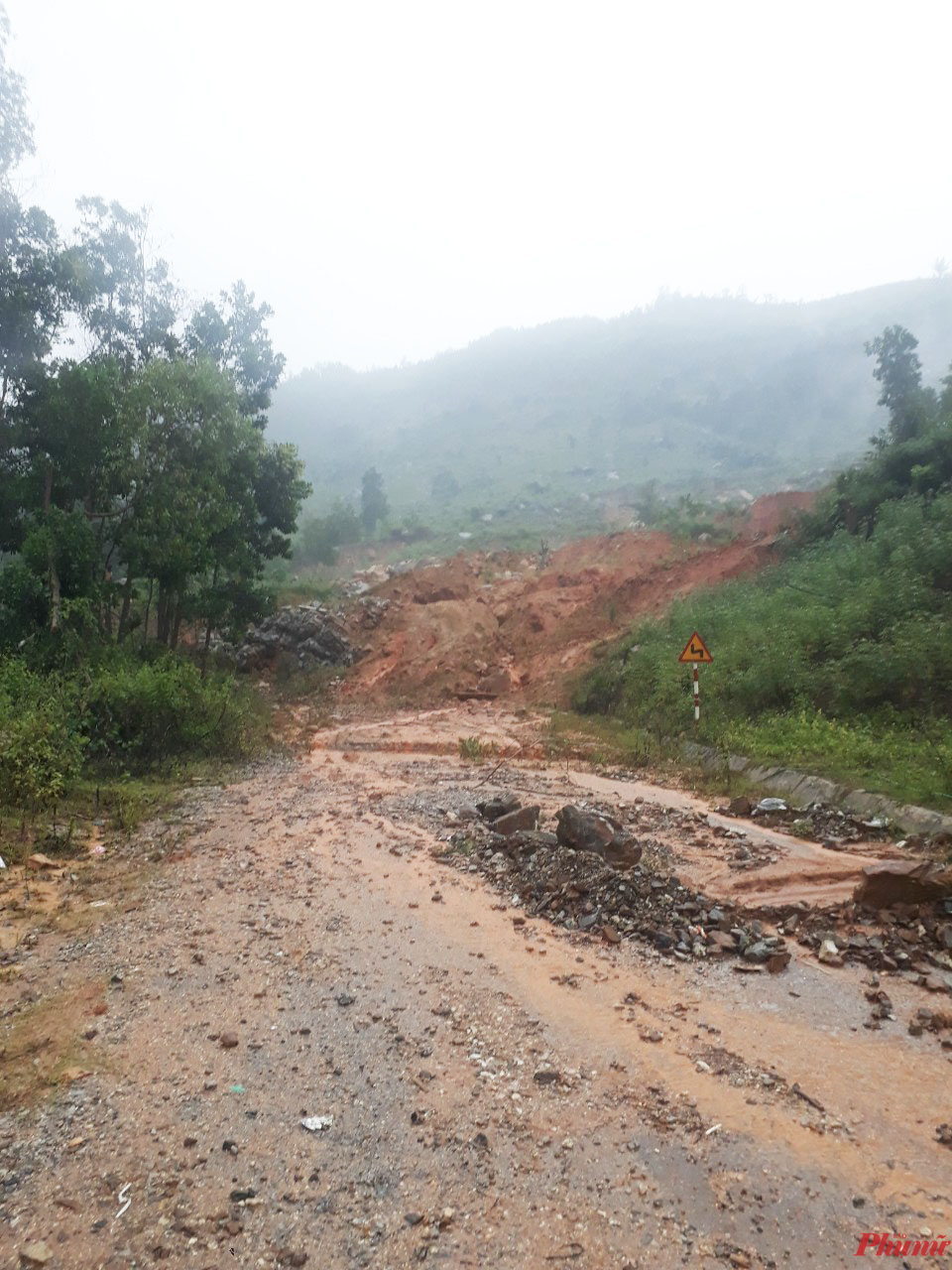 Các huyện miền núi Quảng Ngãi vẫn còn nhiều nguy cơ sạt lở núi - ảnh Thanh Vạn