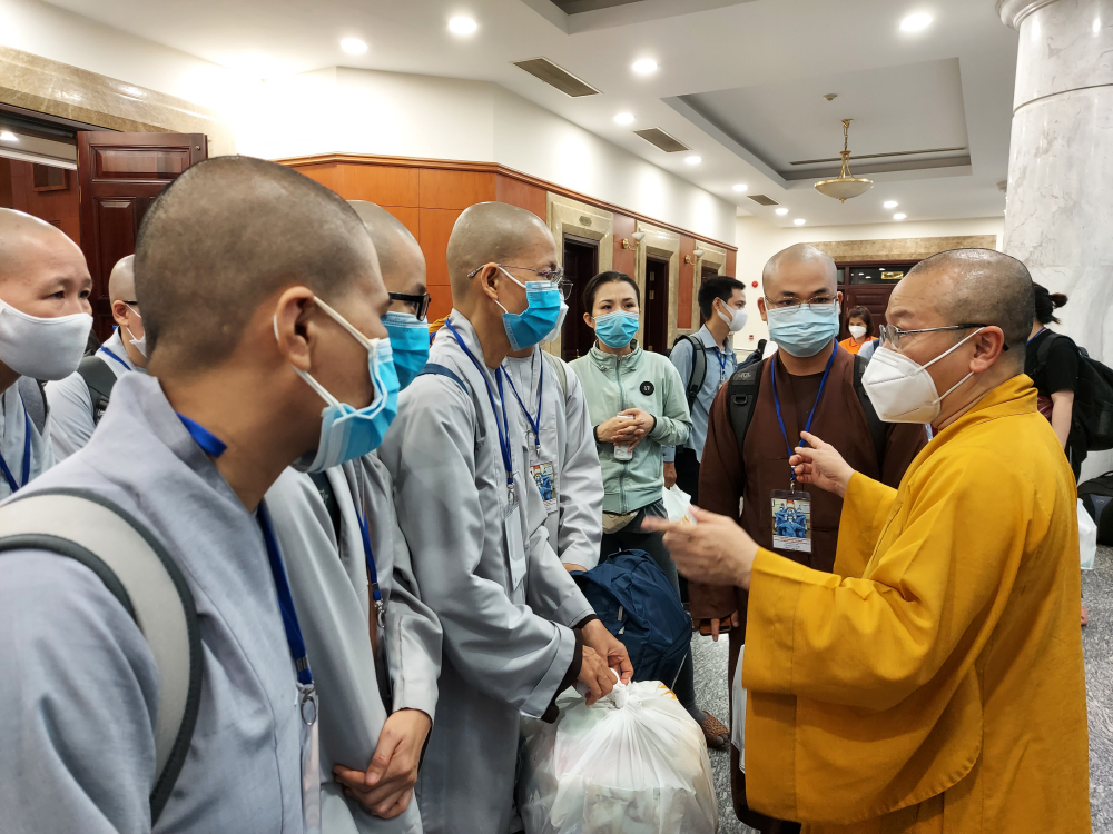 Thượng tọa Thích Nhật Từ mong các tình nguyện viên không chỉ hỗ trợ về y tế mà còn giúp xoa dịu, an ủi tinh thần cho các bệnh nhân.