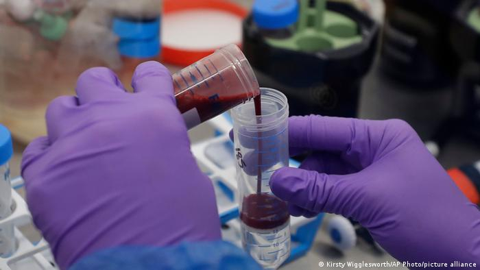 Xét nghiệm máu Galleri để phát hiện sớm ung thư lần đầu tiên được tiến hành thử nghiệm - Ảnh: AP