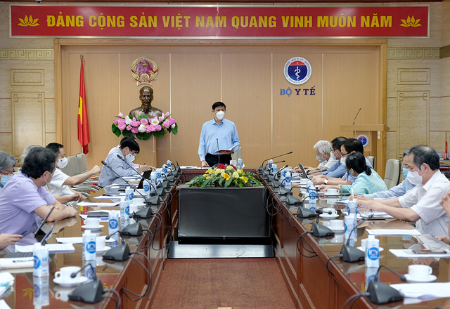 GS.TS Nguyễn Thanh Long, Bộ trưởng Bộ Y tế đã có buổi làm việc, trao đổi với các nhà khoa học, các chuyên gia của các Hội đồng khoa học để bàn về các giải pháp phòng chống dịch cho năm 2022