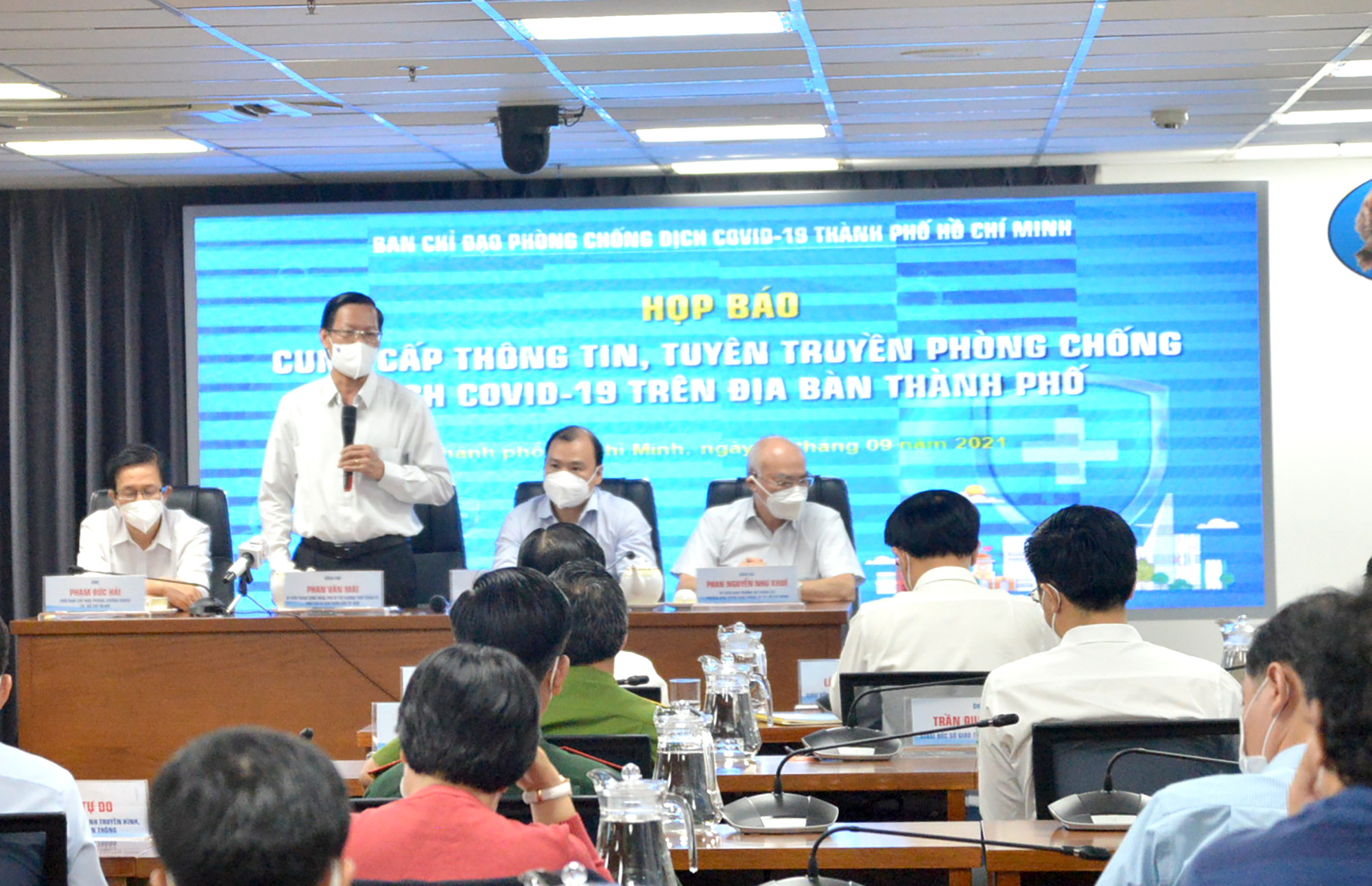 Chủ tịch UBND TPHCM Phan Văn Mãi phát biểu tại họp báo chiều 13/9/2021. 