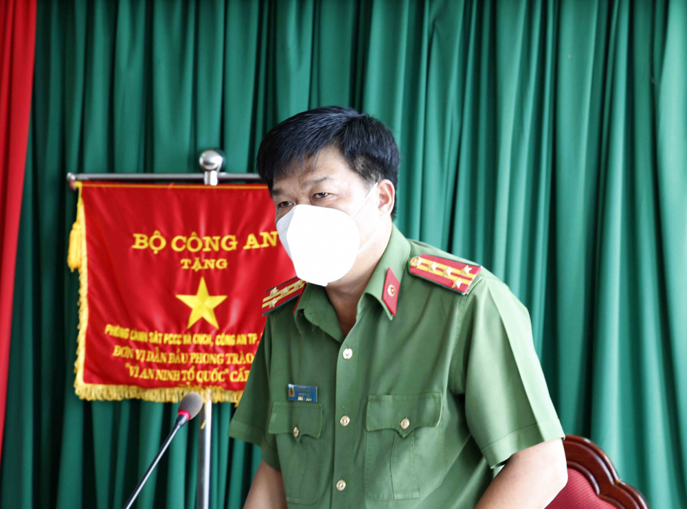 Đại tá Nguyễn Nguyễn Thanh Hưởng, Phó Giám đốc Công an TPHCM phát biểu tại buổi làm việc.
