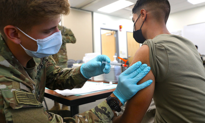 Quân đội Mỹ đặt hạn chót tiêm vaccine cho toàn bộ binh sĩ