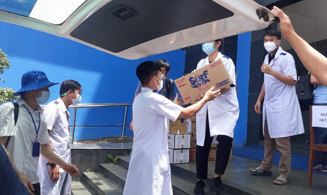 Vận chuyển trang thiết bị y tế, nhu yếu phẩm cho đoàn công tác tại tỉnh Kiên Giang