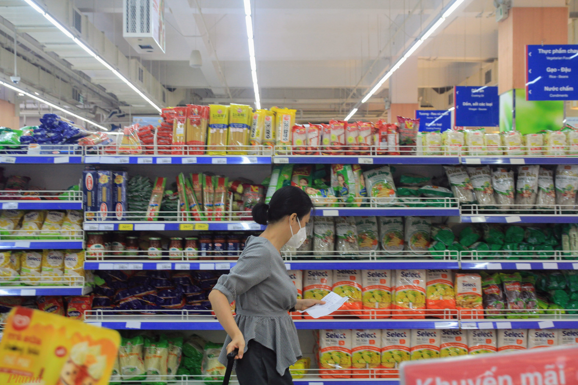 Người dân tại vùng xanh TPHCM được đi siêu thị trở lại từ 16/9. Ảnh: Quốc Thái