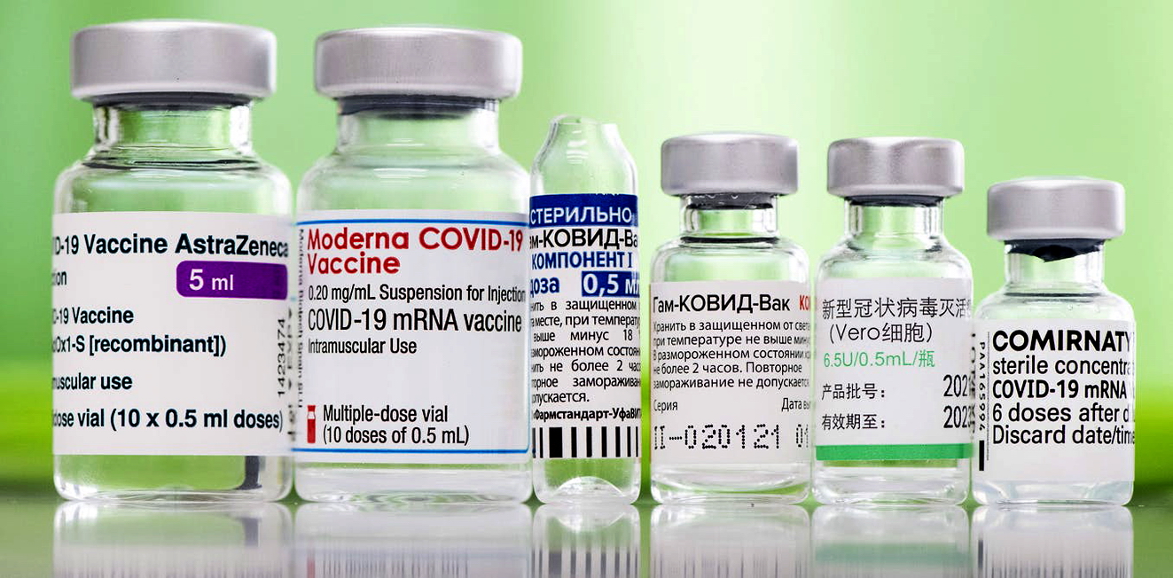 Trước tình trạng thiếu hụt vắc-xin COVID-19 và mục tiêu tiêm chủng càng nhanh càng tốt, nhiều quốc gia đã lựa chọn kết hợp các loại vắc-xin khác nhau - ẢNH: AAP