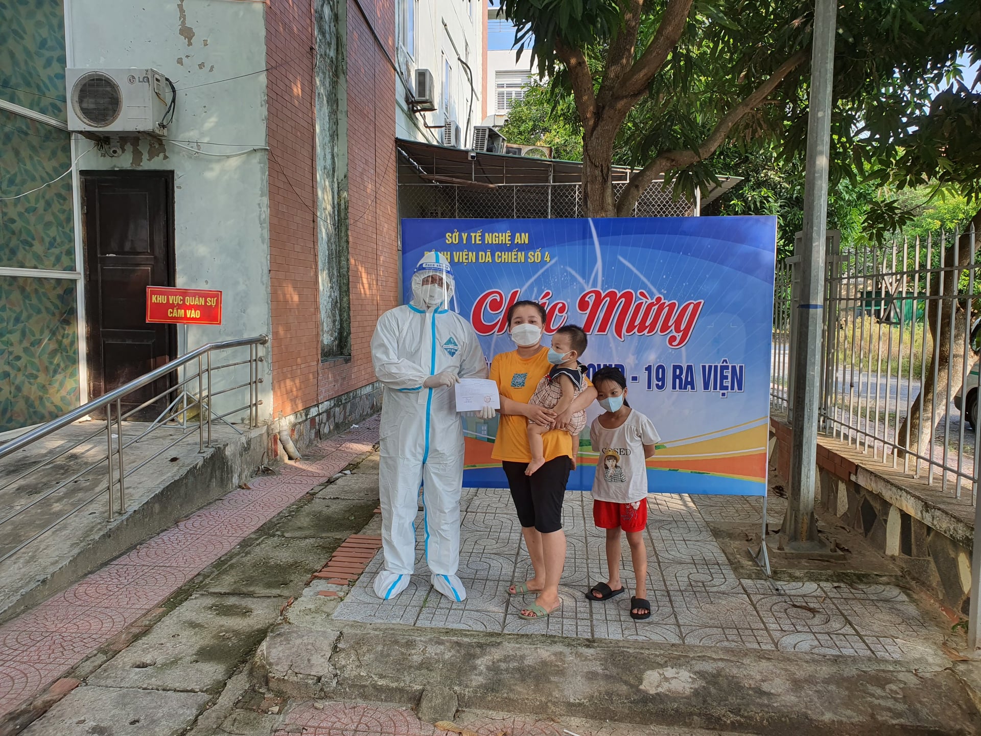 Bệnh viện dã chiến số 4 là nơi có nhiều trẻ em mắc COVID-19 điều trị nhất tại Nghệ An