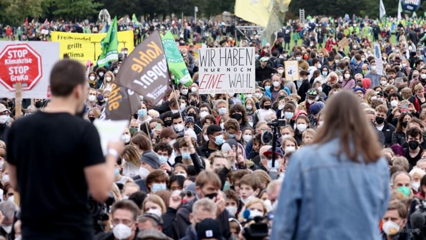 Hàng ngàn giới trẻ Đức tham gia tuần hành trên các tuyến đường ở Berlin chống biến đổi khí hậu, ngày 24/9.