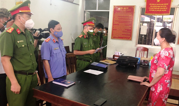 Cơ quan CSĐT Công an tỉnh Phú Yên đã tống đạt quyết định khởi tố bị can và lệnh bắt tạm giam đối với bà Ngô Thị Điều