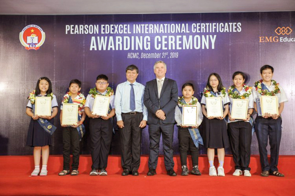 Học sinh chương trình Tiếng Anh tích hợp tham dự lễ tốt nghiệp và trao chứng chỉ năng lực quốc tế của Pearson
