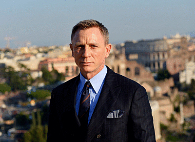 Diễn viên Daniel Craig đảm nhận vai James Bond trong 5 phần.
