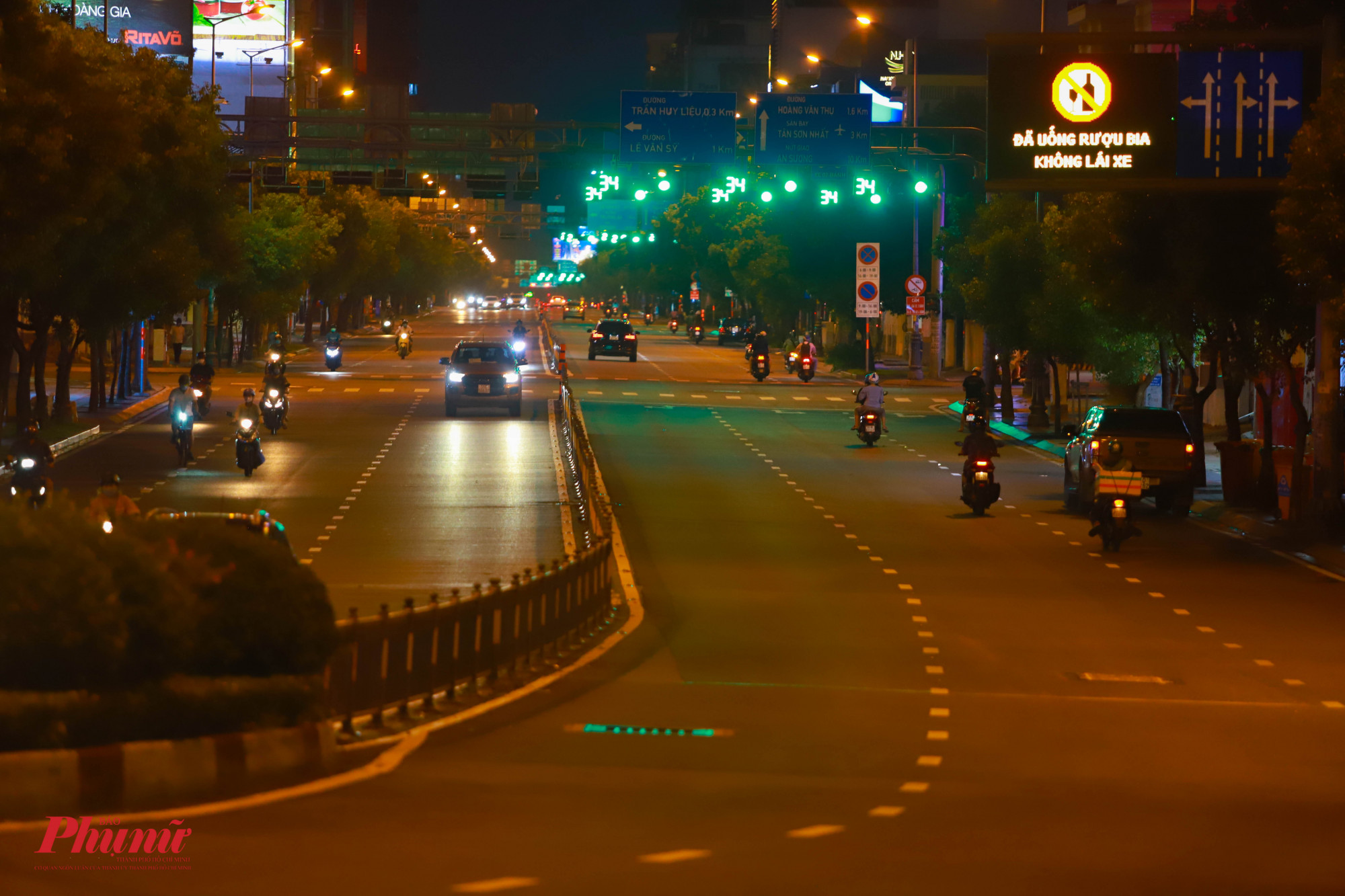 Ảnh chụp trên đường Nguyễn Văn Trỗi lúc 18g15