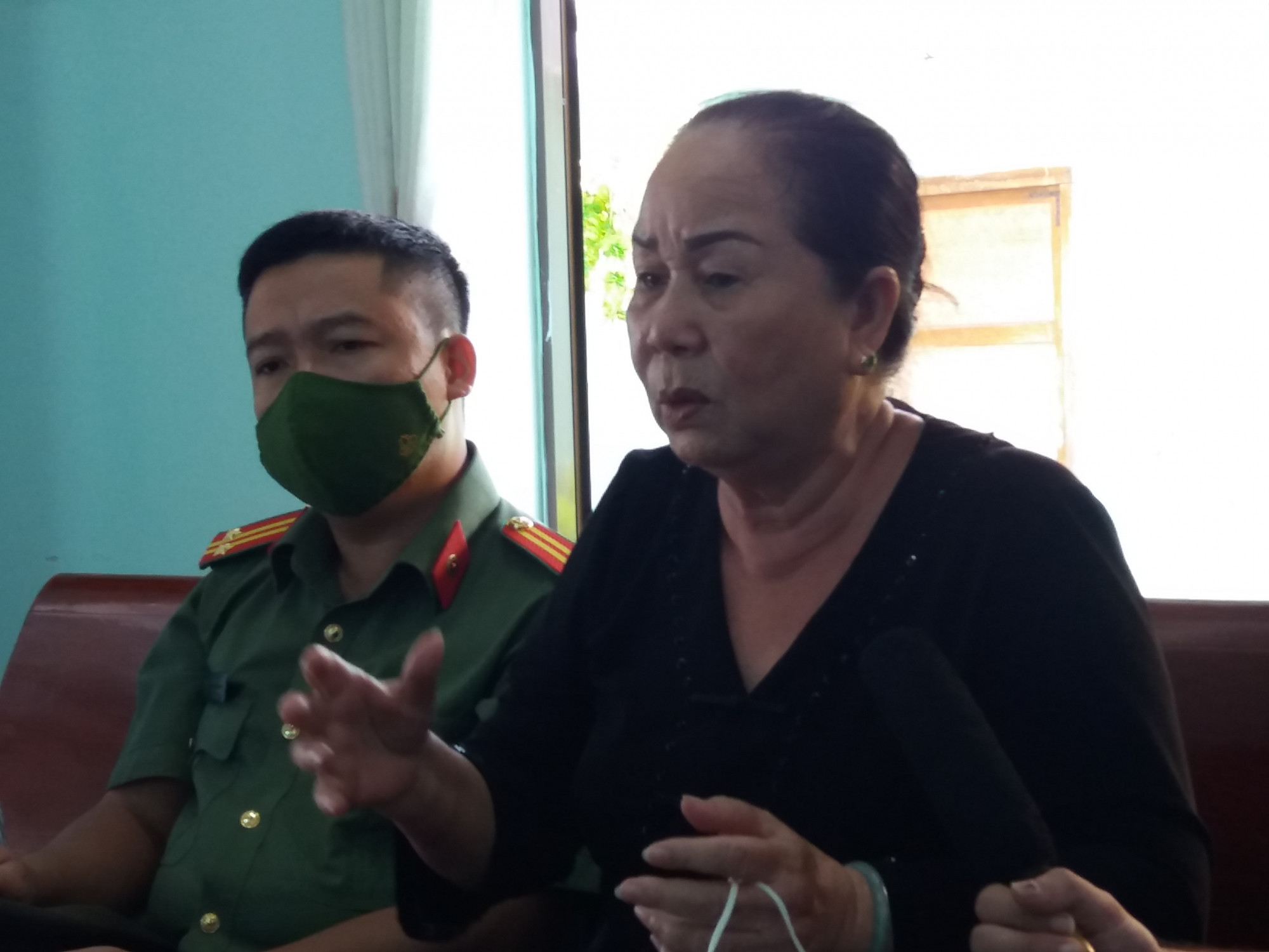Bà Phạm Thị Hường, người đã hỗ trợ các chiến sĩ tàu C235 kể lại những câu chuyện bà đã chứng kiến và trải qua về sự kiện tàu không số năm 1968