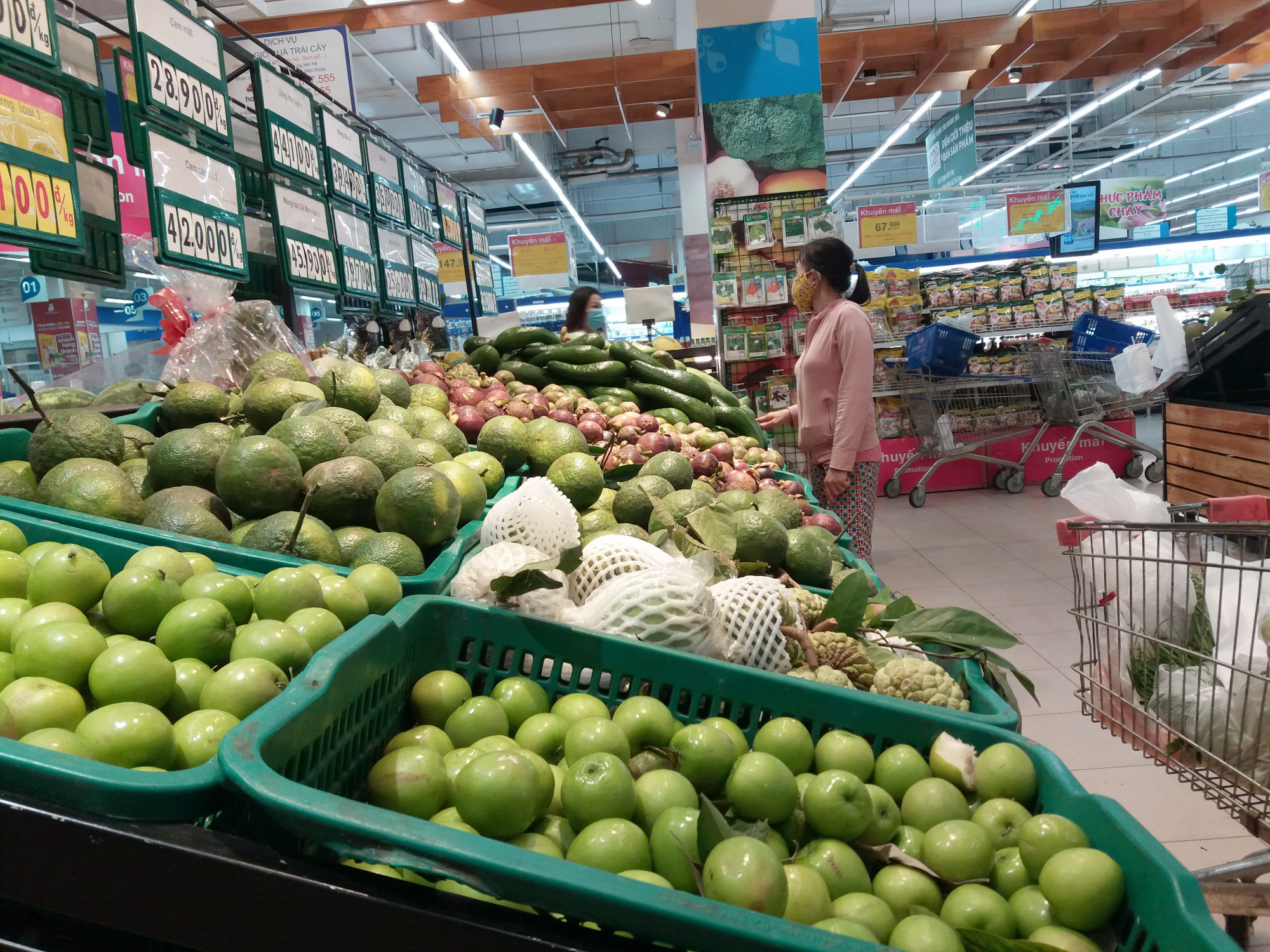 Các chợ, trung tâm thương mại, siêu thị ở TP. Nha Trang  phải điều phối lượt người vào mua hàng trực tiếp bên trong với công suất 30% 