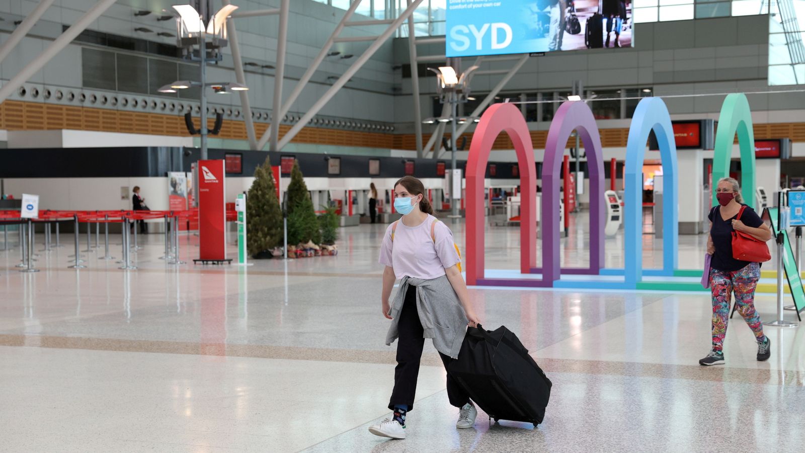 Một nhà ga nội địa gần như trống rỗng tại Sân bay Sydney được nhìn thấy sau khi các bang xung quanh đóng cửa biên giới với New South Wales để đối phó với sự bùng phát của bệnh coronavirus